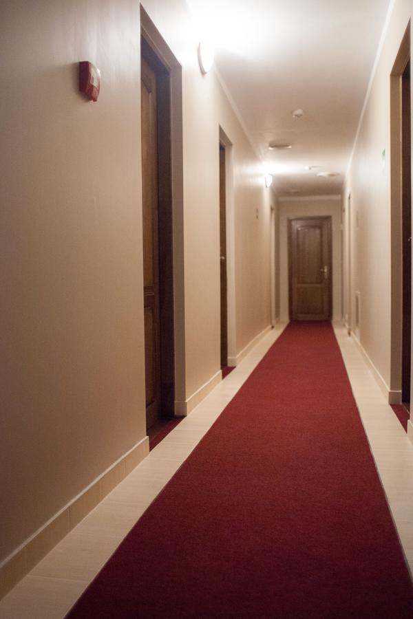 Atlant Hotel Oujhorod Extérieur photo
