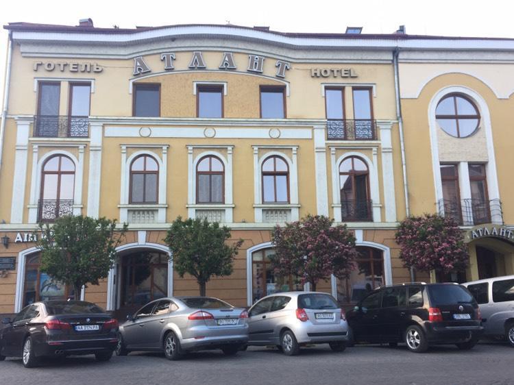 Atlant Hotel Oujhorod Extérieur photo