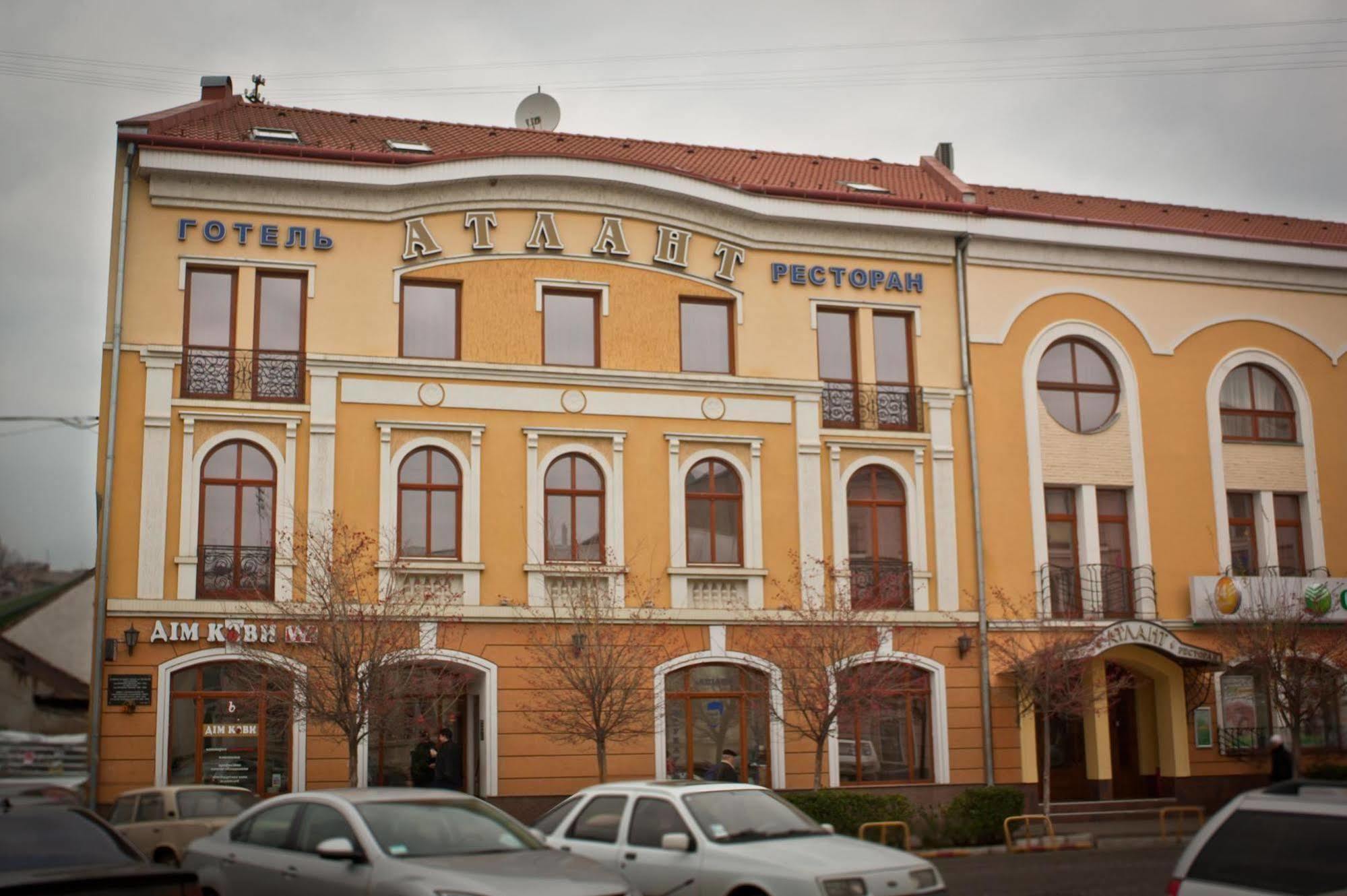 Atlant Hotel Oujhorod Extérieur photo