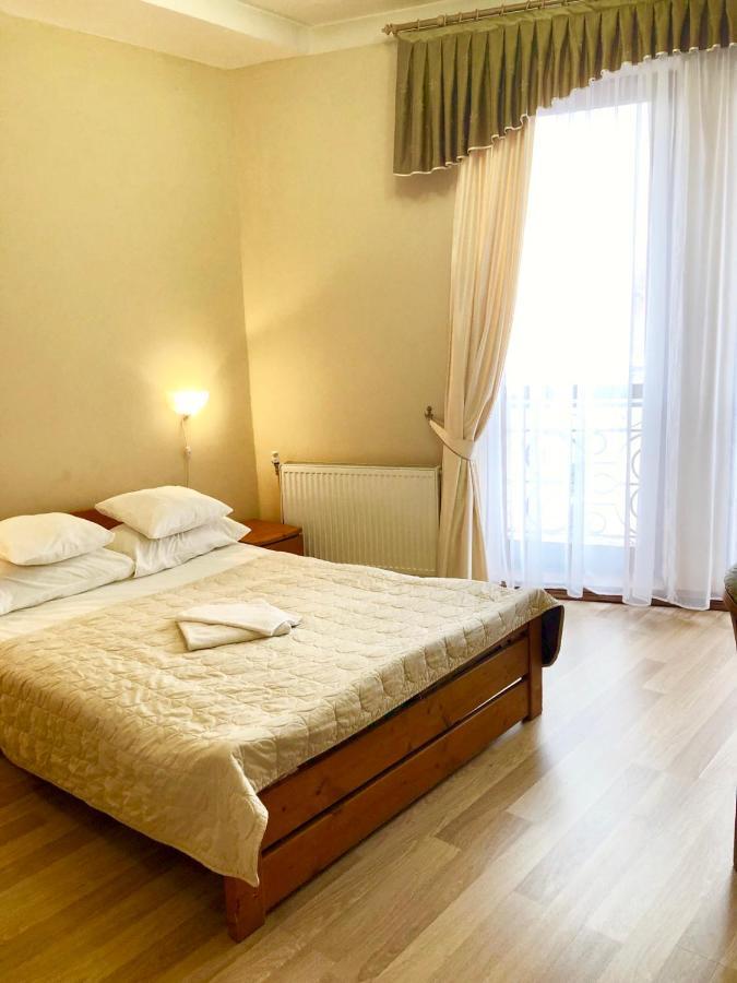 Atlant Hotel Oujhorod Extérieur photo